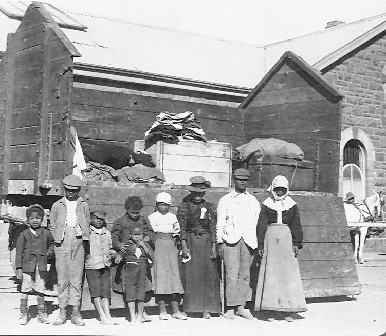 Refugees and Transport from Transport Train, Kimberley (1901)